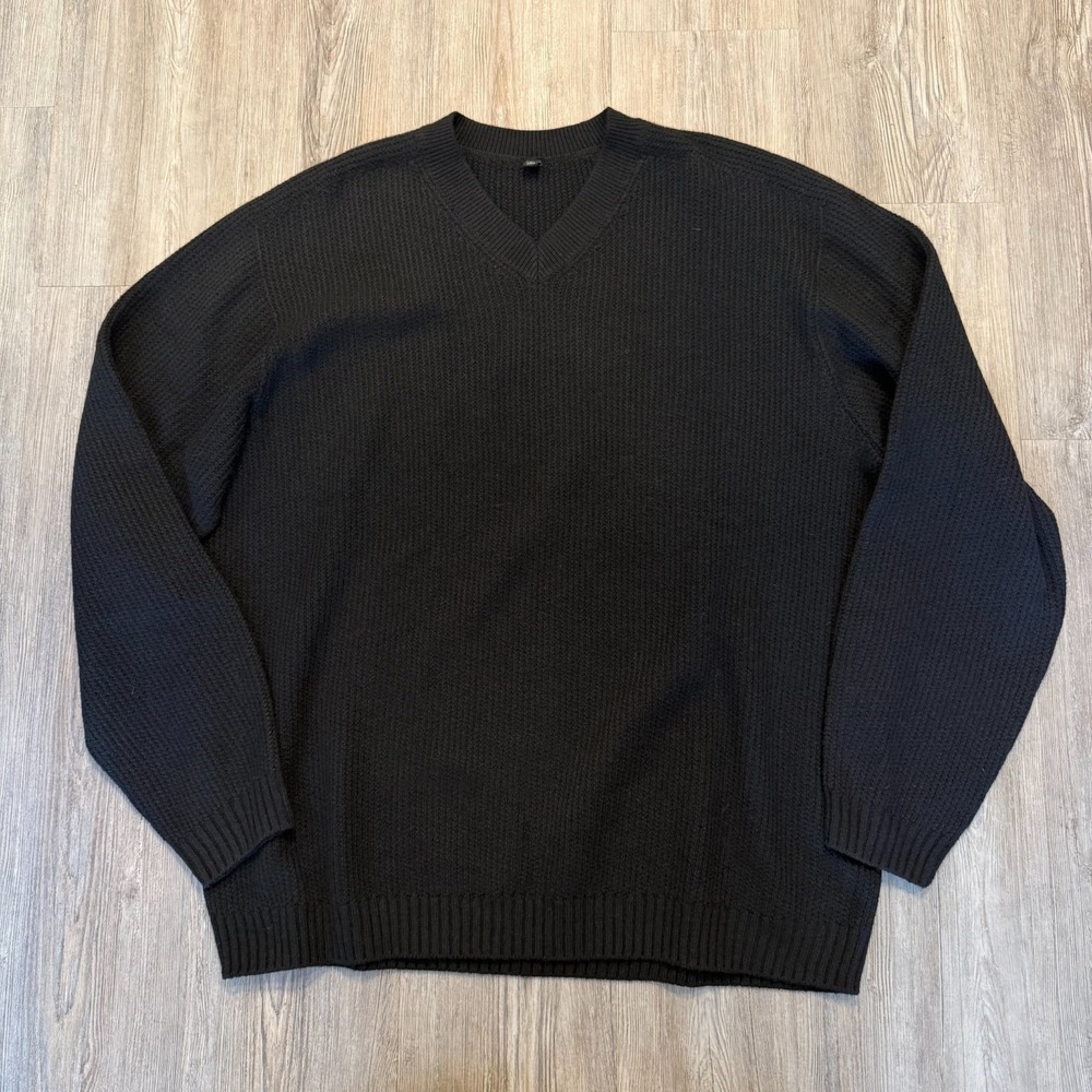 Uniqlo Mens XL 3D Souffle Yarn V Neck Sweater Black